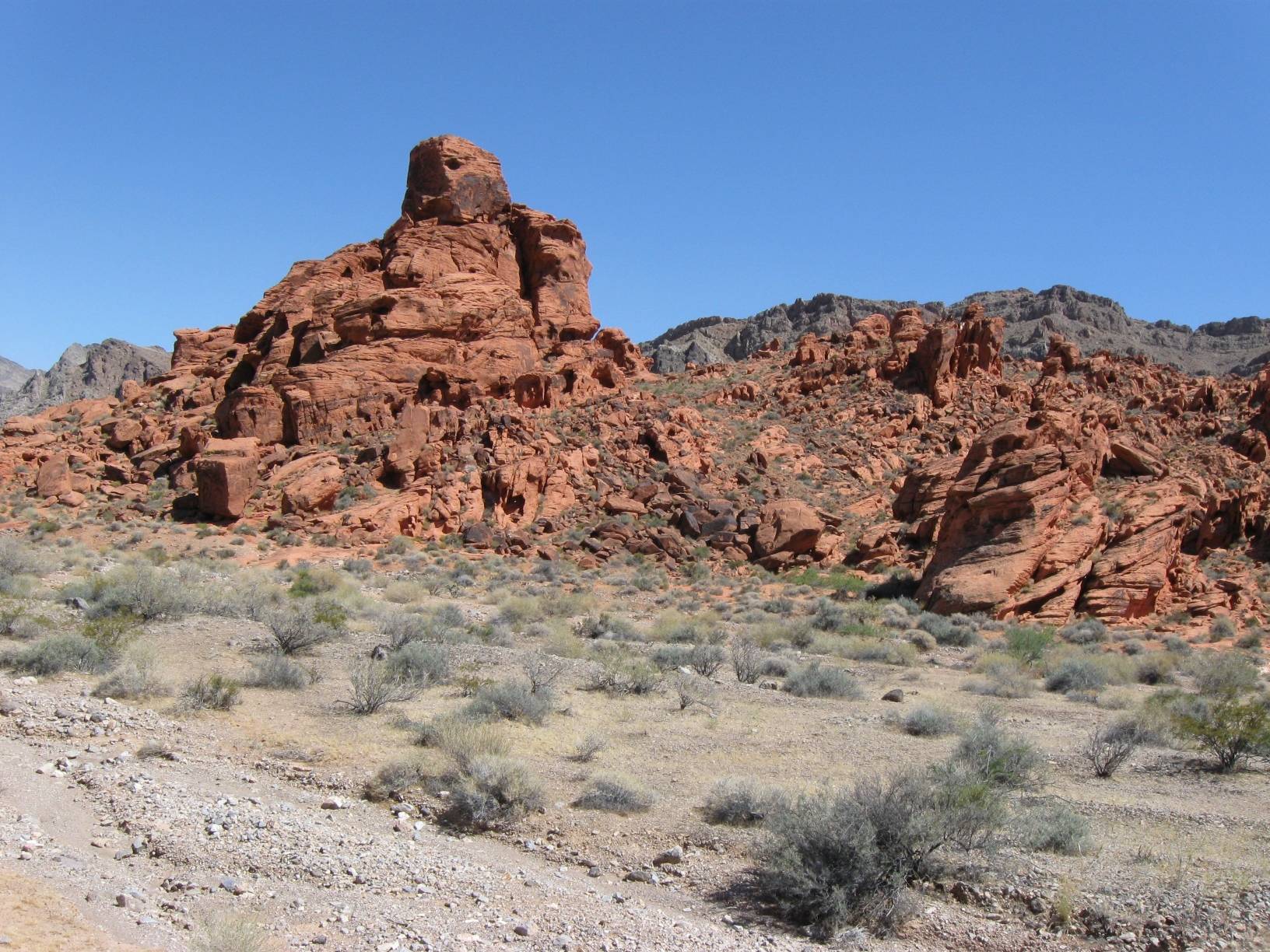 Image: Red sandstone rocks near the western entrance to the park