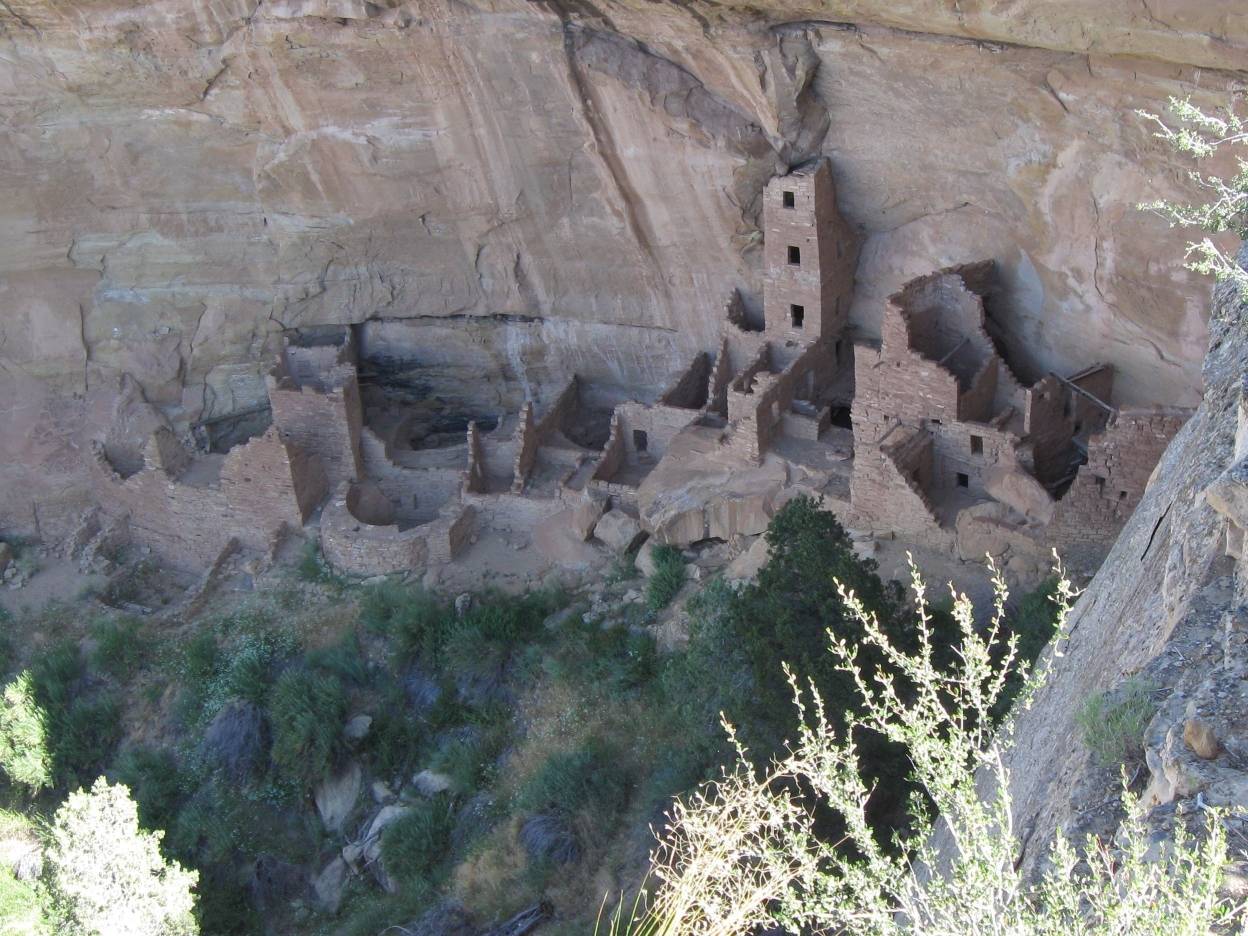 Image: The Square Tower House inside the alcove in the east side of the Navajo Canyon
