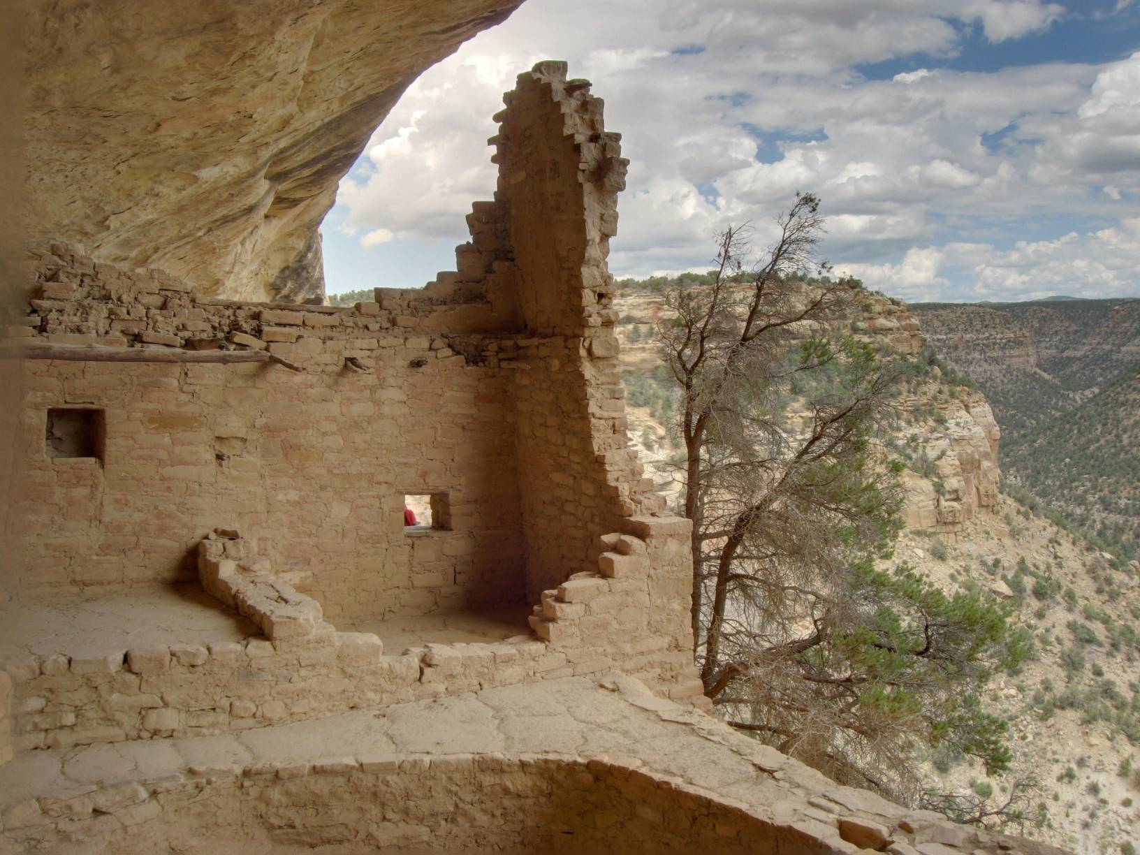Image: A building in the southern part of the Balcony House cliff dwelling complex