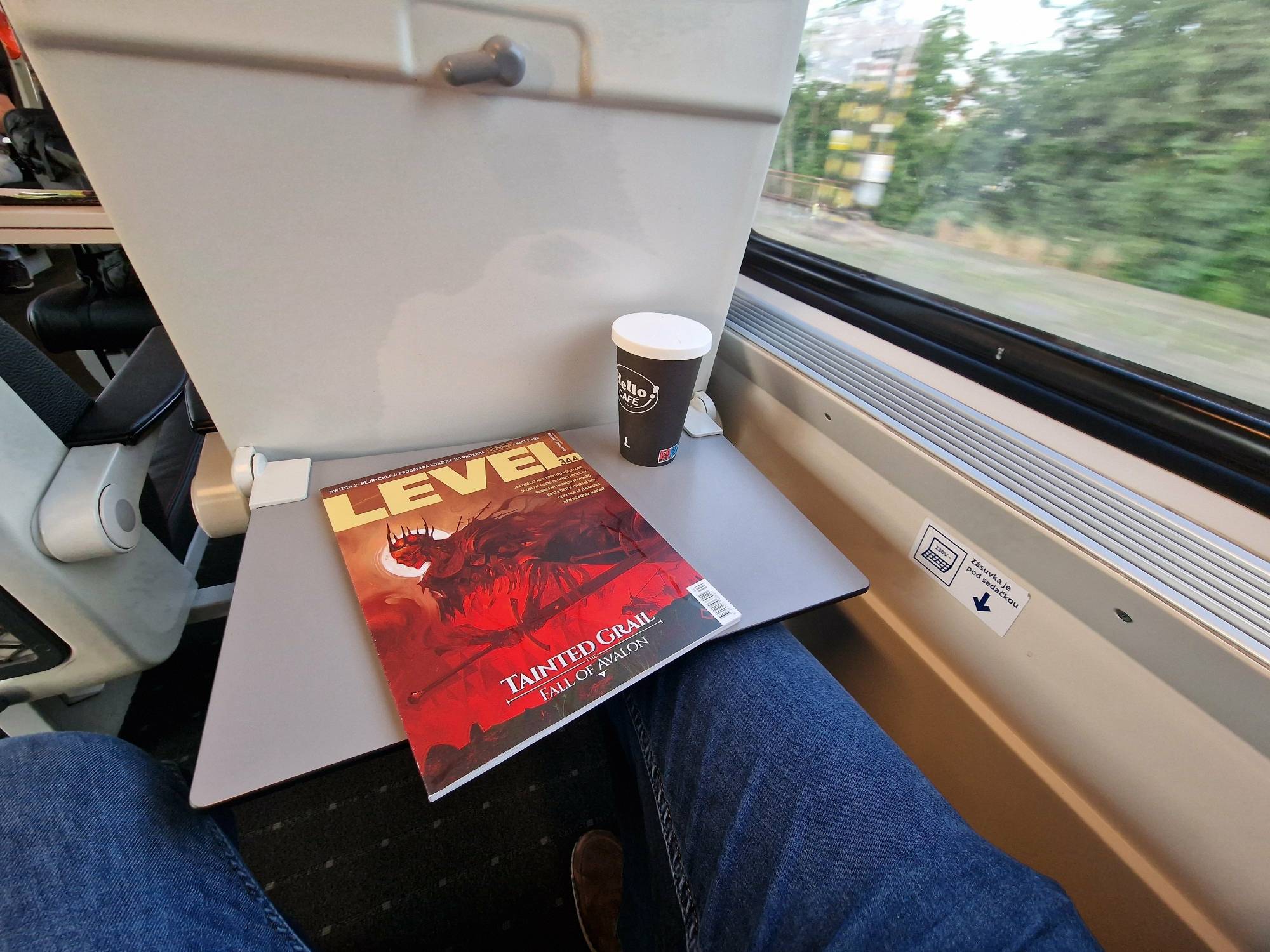 Getting up-to-date on the current gaming news with the LEVEL magazine
