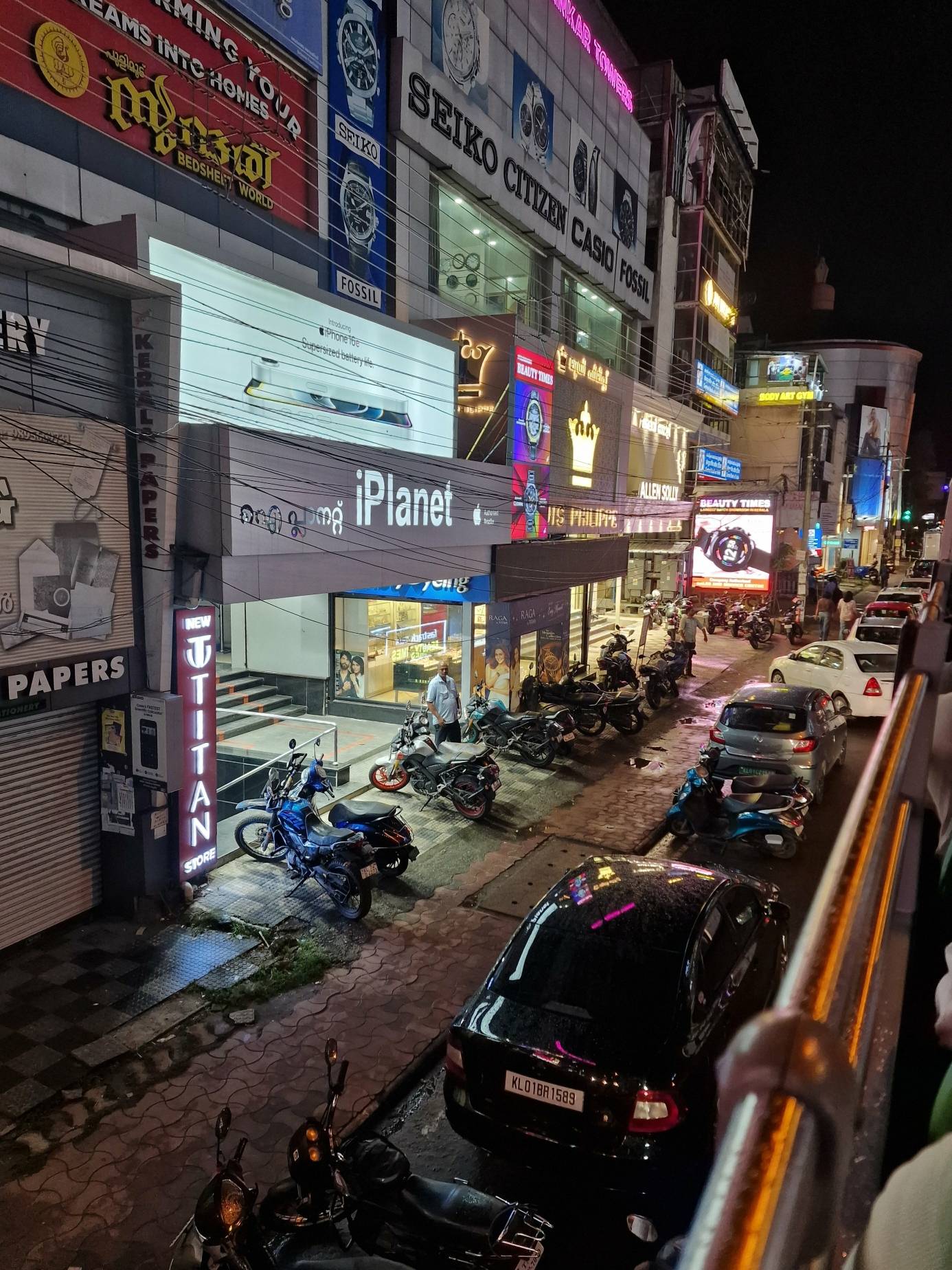 The commercial district of Pulimoodu