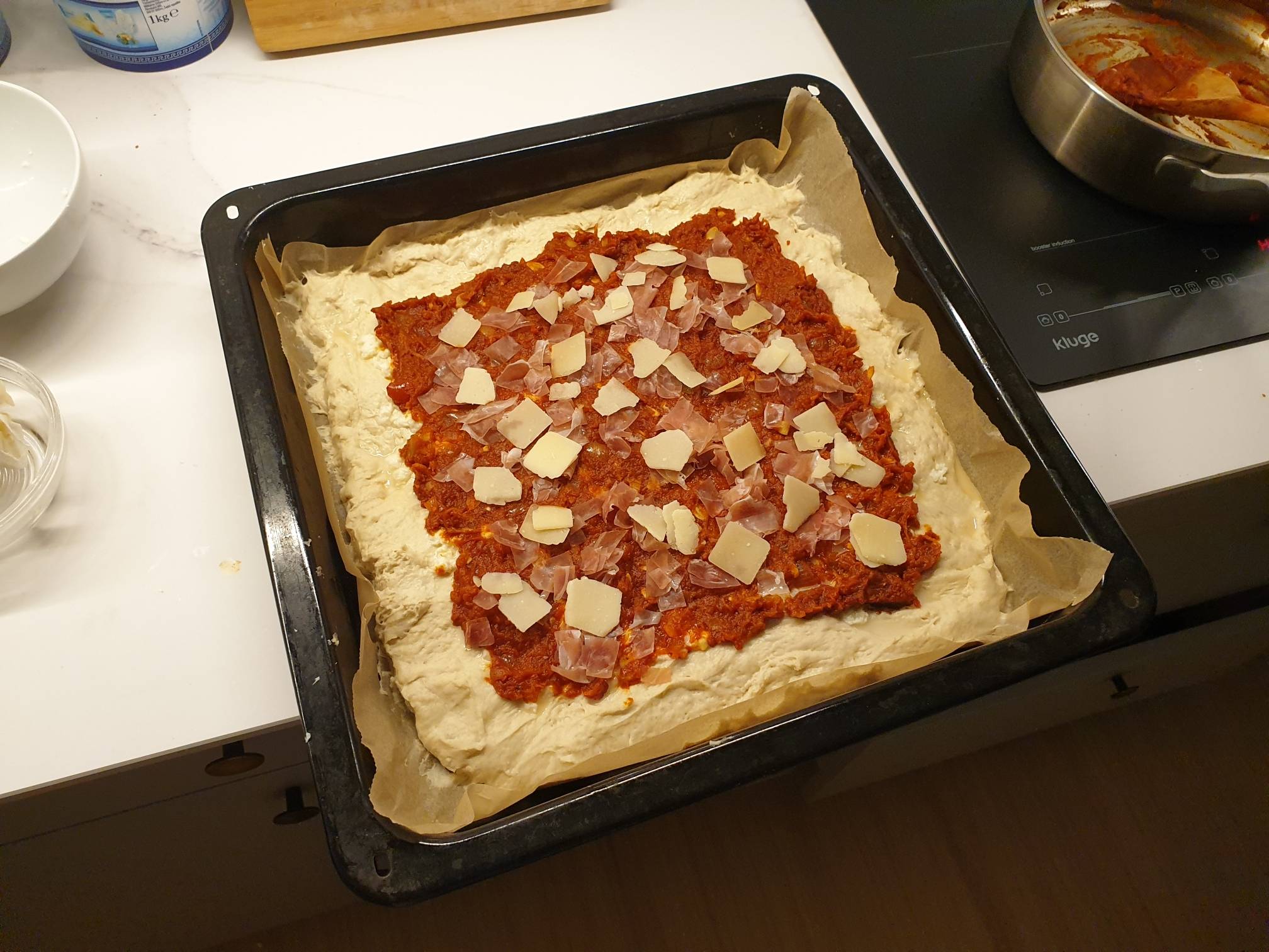 Obložené těsto připravené k pečení