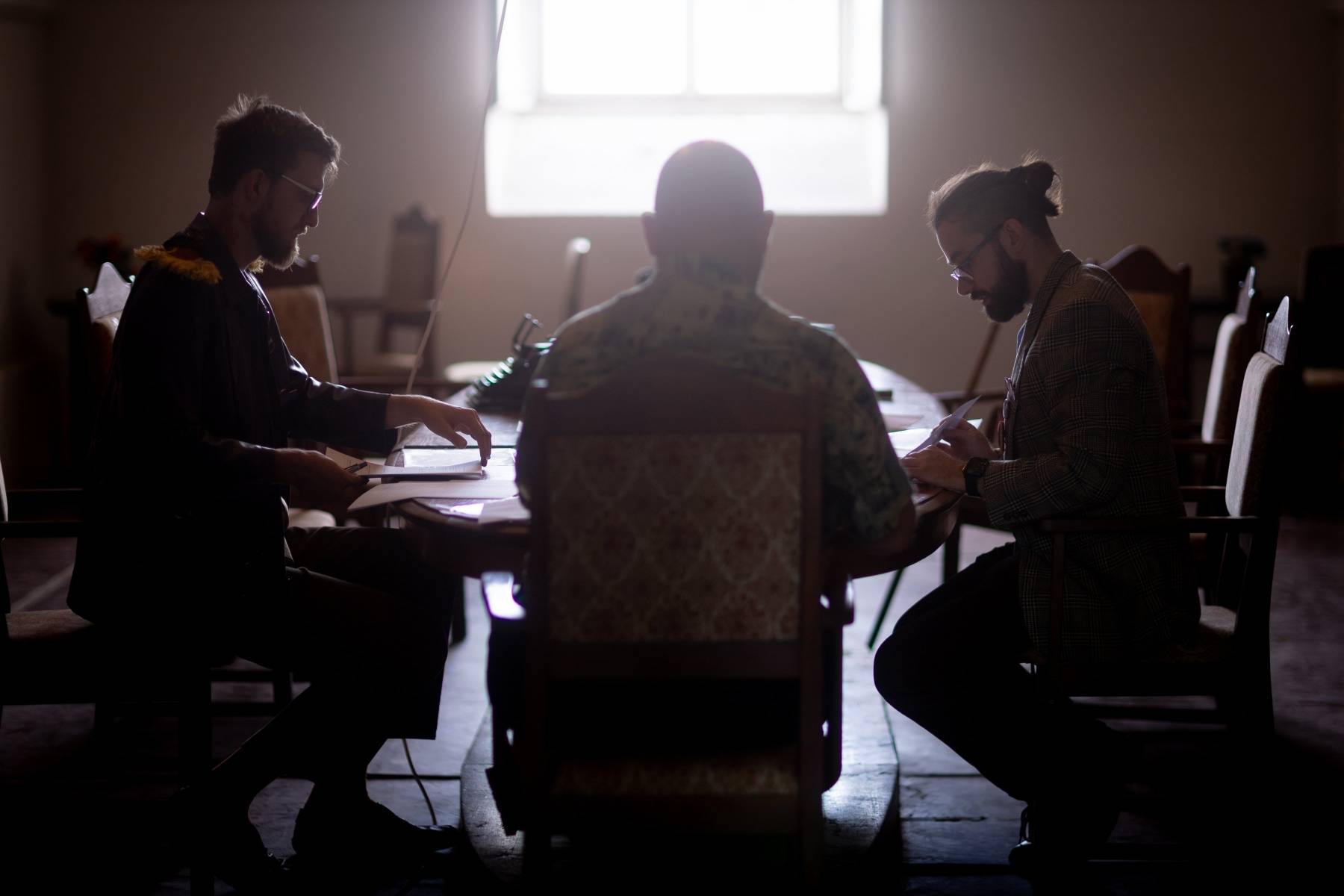The starting scene of my character (left) and other immigration officers
